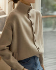 Elen - Rollkragenpullover mit Knopfleiste